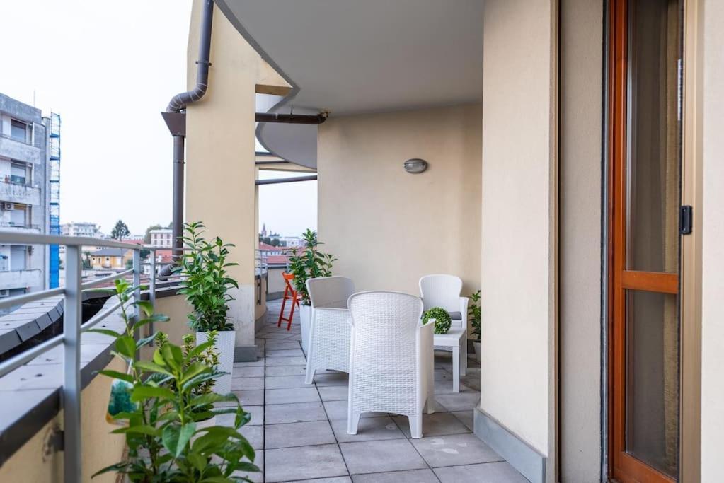Attico Vicino Milano, Mxp, Rho Fiera Lägenhet Busto Arsizio Exteriör bild